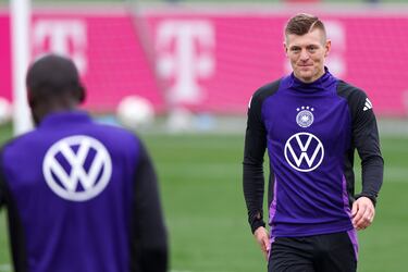 Mbappé le roba el foco a Kroos