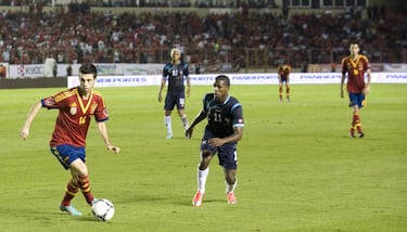 Convocado por Vicente del Bosque para disputar un partido amistoso frente a Panamá. Anotó el que sería su único gol con la roja y su único partido.
