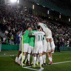 Manu Fuster no puede frenar a un Elche lanzado hacia el ascenso directo