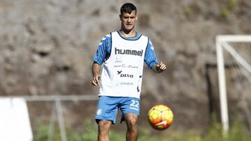 Nano Mesa, tercer refuerzo para el Sporting de Rubén Baraja