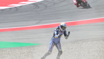 La caída de Álex Márquez en la esprint del GP de Cataluña.