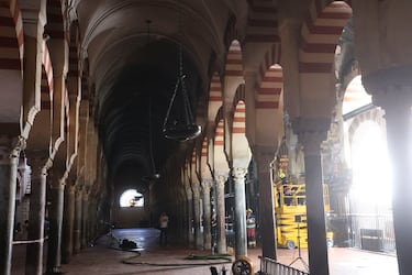 Interior de la Mezquita-Catedral de Córdoba afectado por el incendio ocurrido el pasado viernes 8 de agosto.