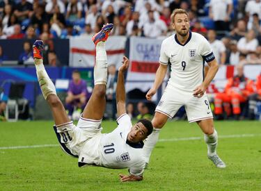 En el minuto 94, el futbolista del Real Madrid se saca un chilena de la manga para empatar el encuentro en la última jugada para forzar la prórroga y evitar un nuevo desastre en octavos de final  para Inglaterra.