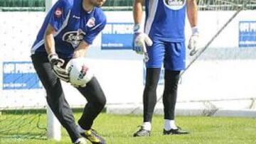 <b>SEGUROS. </b>Germán Lux y Aranzubía formarán una pareja de garantías en la portería del Depor.