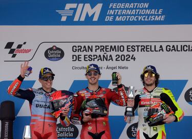 Marc Márquez, Francesco Bagnaia y Marco Bezzecchi en el podio del GP de España. 