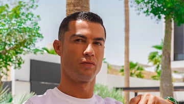 Cristiano Ronaldo aterriza en Cerdeña con una doble de Georgina