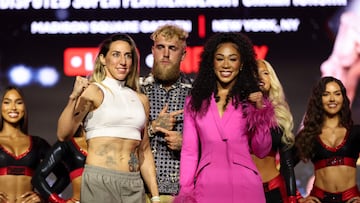 Jennifer Mirana y Alycia Baumgardner, en el cara a cara antes del combate.