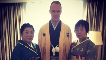 Chris Froome posa con un kimono en el media day previo al Criterium de Saitama.