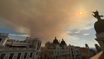 Madrid se cubre entero de humo por un gran incendio en Méntrida