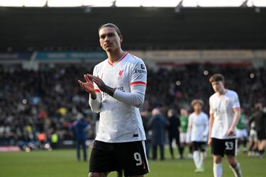 Club: Liverpool | Valor de mercado: 50 millones de euros.
Delantero uruguayo con velocidad y potencia. Ha tenido una temporada irregular en el Liverpool y podría estar viviendo sus últimos díiccwin247.como futbolista del equipo inglés. El jugador está en la agenda del Atlético por si pudiera salir por una ficha inferior a lo que pagó el Liverpool en 2022 por el atacante charrúa..