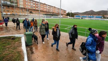 Largas colas en Utrillas para conseguir entradas ante el Valencia