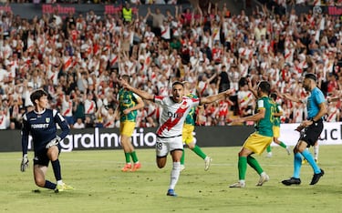 1-0. Álvaro García celebra el primer gol.