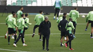 Pellegrini, con sus jugadores.