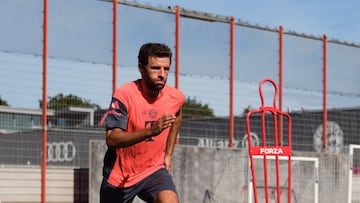 El futbolista alemán visitó el centro del entrenamiento del conjunto bávaro durante el parón internacional. Vancouver Whitecaps no verá acción este fin de semana.