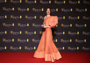 Emma Stone durante la alfombra roja de los Premios BAFTA 2024 celebrados en el Royal Festival Hall del Southbank Centre de Londres. 