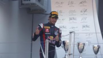 Carlos Sainz Jr. en el podio de Hungría.