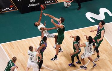 El Unicaja se quita la tristeza de la Copa ante el Bilbao