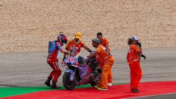 Márquez lleva dos caídas en el GP de Portugal.