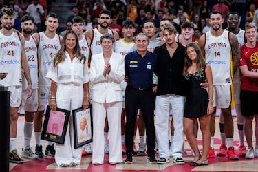 El 20 de agosto de 2025, la FEB hizo en Madrid un homenaje a Sergio Scariolo que anunció su marcha al Real Madrid tras el Eurobasket, cargo que le impide seguir como seleccionador nacional.