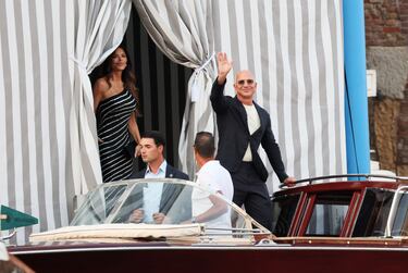 Jeff Bezos y Lauren Sanchez se ven antes de su boda en Venecia, Italia.
