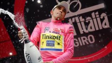 Alberto Contador suma su octava jornada histórica con la maglia rosa.