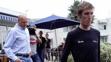 <b>A CASA. </b>Andy Schleck abandonó la vuelta por lo que Riis opina que es falta de profesionalidad.
