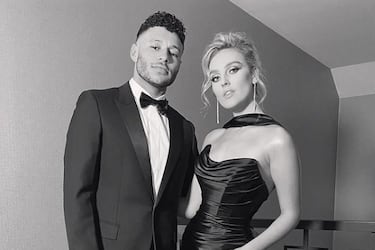 La presencia de Oxlade-Chamberlain sobre el césped ha ido decayendo con el paso de los partidos, pero su pareja es una de las más famosas de esta lista. La cantante de Little Mix tiene casi 15 millones de seguidores en Instagram y acumula decenas de premios. La británica, de 28 años, confirmó en febrero de 2017 su relación con el jugador y en agosto de 2021 vieron nacer al pequeño Axel.