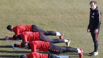 El profe Ortega en un entrenamiento del Atlético.
