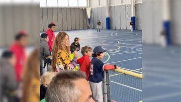 Cuando te encuentras a Shakira y Pique en el partido de tu hermano en Barcelona