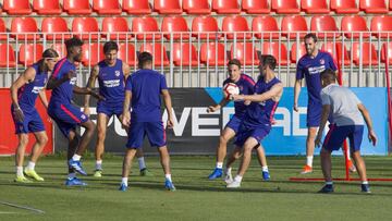 La plantilla del Atlético, en el entrenamiento de ayer previo al encuentro ante el Inter.