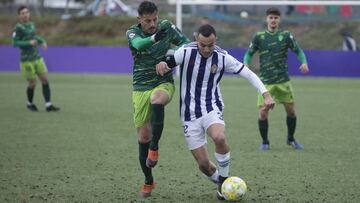 Roberto Corral jugando con el filial del Valladolid contra el Guijuelo.