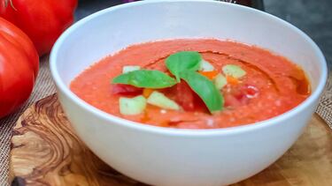 Cuidado si tomas gazpacho y cometes alguno de estos errores: puede estropearse o cambiar el sabor radicalmente
