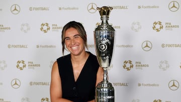 Arsenal's Spanish midfielder Mariona Caldentey poses with the Women's PFA Players' Player of the Year award backstage during the 2024-2025 Professional Footballers' Association (PFA) awards, at the Opera House in Manchester, northern England, on August 19, 2025. (Photo by Darren Staples / AFP)