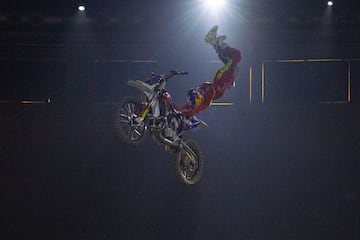 Dany Torres, Pat Bowden (Australia), David Rinaldo (Francia), José Mincha, Clinton Moore y Maikel Melero saltaron al ruedo uno a uno para ofrecer un vbrante espectáculo en la vuelta de freestyle en Madrid.