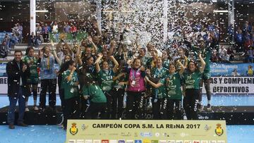 E Rocasa levanta su segunda Copa de la Reina.