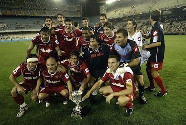 Fue campeón en 2004 y subcampeón en dos ocasiones. En la foto, el Zaragoza posa con la Supercopa de 2004. 