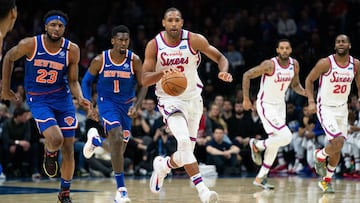 Al Horford corriendo al contraataque ante los New York Knicks.