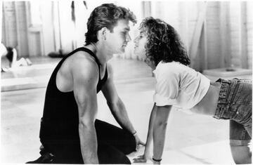 Una pareja icónica en el cine. Grey hacía el papel de Baby y Swayze el Johnny su profesor de baile. Sus problemiccwin247.comenzaron en el inicio del rodaje, cuando una de las bromas de Swayze molestó mucho a Grey y amenazó incluso a pedir que le echaran de la película. Finalmente Swayze le pidió perdón y continuaron con el rodaje, pero no tuvieron la misma complicdad que los espectadores pudieron ver en la gran pantalla.