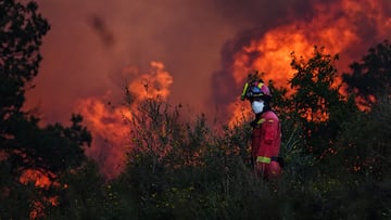 Varios servicios de emergencia tratan de apagar el fuego, a 21 de agosto de 2025, en Anllarinos del Sil, León, Castilla y León (España). El último balance de la situación de incendios forestales del Servicio de Emergencias del Principado de Asturias (SEPA) correspondiente a la mañana de este jueves contabiliza 15 incendios forestales en el Principado: 4 activos, 3 estabilizados y 8 controlados. Así, la última actualización señala que el incendio de Degaña volverá a concentrar el operativo de extinción para continuar frenando su avance en el límite con Asturias.
21 AGOSTO 2025;FUEGO;INCENDIO;BOMBEROS;FORESTALES;EXTINCIÓN;EMERGENCIA;
Xuan Cueto / Europa Press
21/08/2025