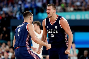 3 'MVP' de la NBA, campeón en 2023, 30 puntos, 13 rebotes, 10 asistencias: estará presente el 'joker'. Tras otra temporada monstruosa en los Denver Nuggets el pívot serbio llega al Eurobasket con un título complicado, el de ser el máximo favorito a levantar el trofeo.