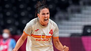 Carmen Martín celebra uno de sus goles ante Francia en Tokio.