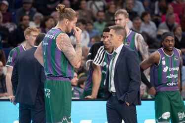 Todo ello acabó con la descalificación de Melvin Ejim y Tyson Pérez, que pisaron el terreno de juego cuando no podían y con Serge Ibaka descalificado de forma directa por esa agresión a Dylan Osetkowski.