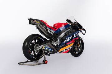 Primeras imágenes de la RC213V de Repsol Honda MotoGP 2024 las cuales serán pilotadas por Joan Mir y Luca Marini.