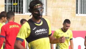 Raúl Albiol, con máscara.