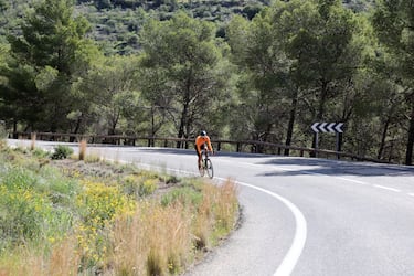 “Este día llega poco después del primer final en alto, en Pico Villuercas, por lo que puede que haya varias luchas: por la etapa, por el maillot rojo... la fuga hará que se ruede rápido, porque el terreno es propicio para ello”, analiza Maté sobre esta sexta etapa en un puerto que forma parte de sus entrenamientos.