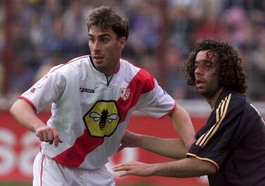 Delantero centro del EuroRayo de la temporada 2000-01. El jugador, criado en la cantera del Athletic, encontró su sitio en Vallecas. Bolo protagonizó un ascenso a Primera en su estreno como rayista y fue el goleador de referencia en la aventura europea. En seis temporadas sumó 54 goles. 