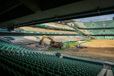 El Real Betis ha iniciado los trabajos de demolición de la Grada de Preferencia del Estadio Benito Villamarín. Esto es parte de las obras que transformarán por completo el coliseo verdiblanco.
