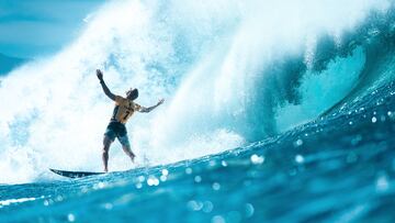 Red Bull Illume Image Quest 2016, Category Finalist: Spirit Photographer Credit: Corey Wilson / Red Bull Illume Athlete: Mick Fanning Location: North Shore of O'ahu, HI, United States This image is free for editorial purposes ("Communication Use") only when used in relation to Red Bull Illume. Please note that the above Photographer Credit always needs to be applied. // Red Bull Illume 2020 // SI201609210347 // Usage for editorial use only //