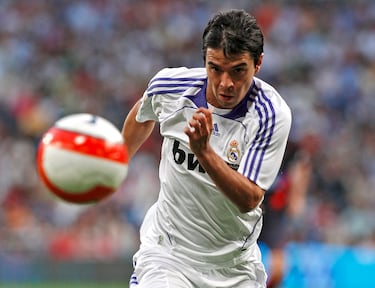 El ‘Conejo’, salido del Semillero de River Plate, se marchó al FC Barcelona en el verano de 2001 a la edad de 20 años. Con el club blaugrana disputó -entre las dos etapas, pues pasó cedido por el Mónaco y el Sevilla- 172 partidos en los que metió 72 goles. Lo sorprendente fue que, tras su gran paso por la Ciudad Condal, se acabó marchando en 2007 al Real Madrid, donde anotó cinco tantos en 35 encuentros, divididos en dos temporadas.