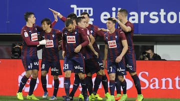 Adrián y Sergi Enrich mantienen el sueño europeo del Eibar